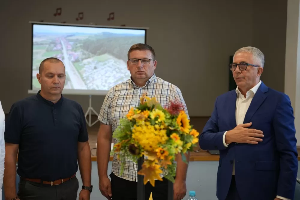 (FOTOGALERIJA) Proslavljen Dan općine Brodski Stupnik uz euharistijsko slavlje, polaganje vijenaca u čast poginulih branitelja i Svečanu sjednicu Općinskog vijeća 