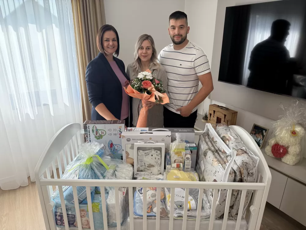 Grad Slavonski Brod uručio novih pet paketa opreme za bebe