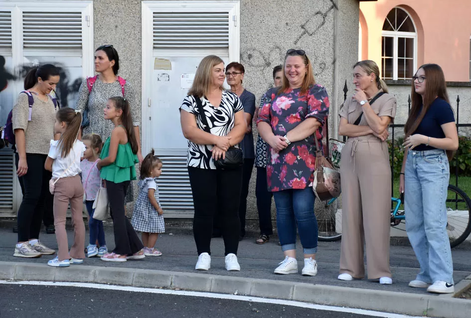 (FOTOGALERIJA) Bogatu smotru nakon nastupa desetak folklornih skupina začinili davorski tamburaši Satir