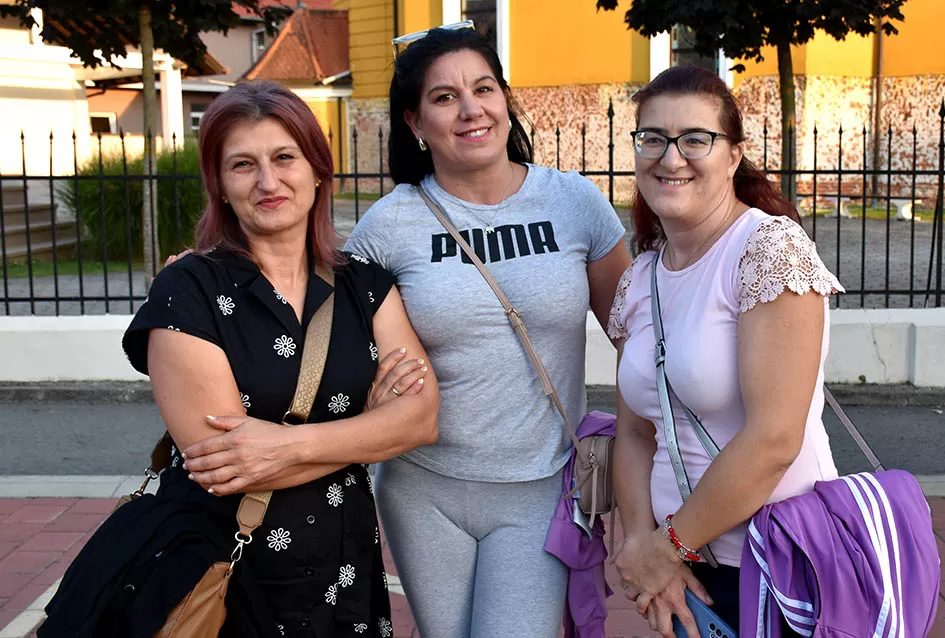 (FOTOGALERIJA) Bogatu smotru nakon nastupa desetak folklornih skupina začinili davorski tamburaši Satir