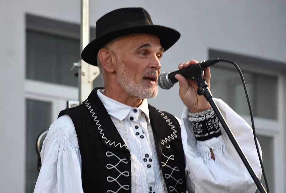 (FOTOGALERIJA) Bogatu smotru nakon nastupa desetak folklornih skupina začinili davorski tamburaši Satir
