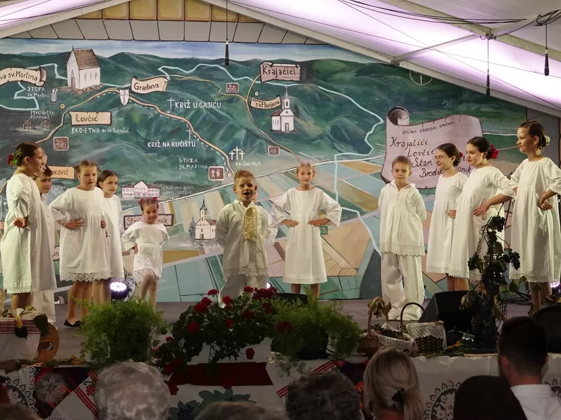 Snaše spretnim nogama gazile grožđe: Manifestacija koja gotovo četiri desetljeća uspješno spaja kulturu, tradiciju, enologiju i gastronomiju
