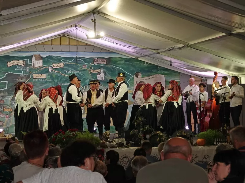Snaše spretnim nogama gazile grožđe: Manifestacija koja gotovo četiri desetljeća uspješno spaja kulturu, tradiciju, enologiju i gastronomiju