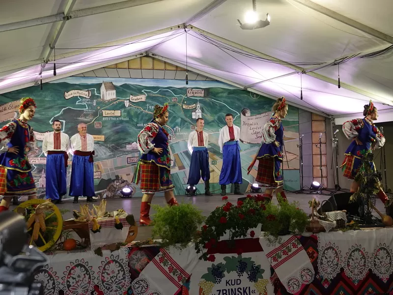 Snaše spretnim nogama gazile grožđe: Manifestacija koja gotovo četiri desetljeća uspješno spaja kulturu, tradiciju, enologiju i gastronomiju
