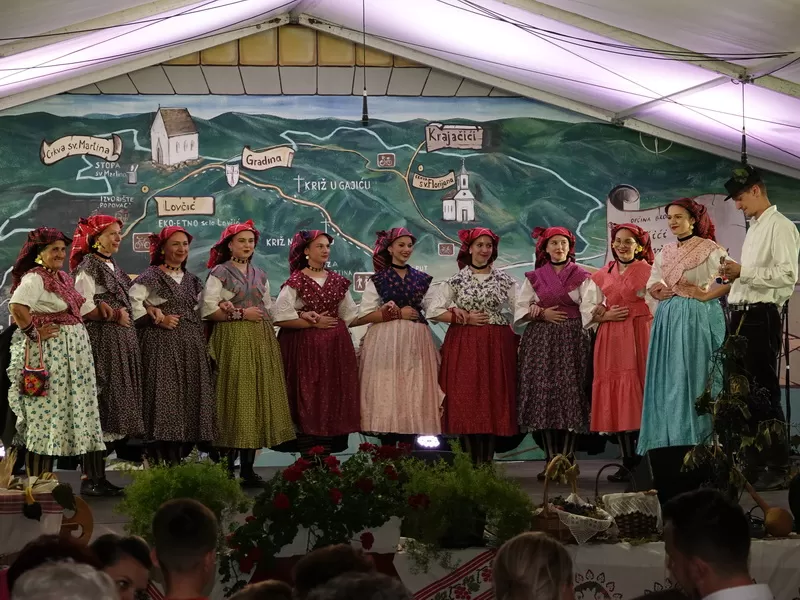 Snaše spretnim nogama gazile grožđe: Manifestacija koja gotovo četiri desetljeća uspješno spaja kulturu, tradiciju, enologiju i gastronomiju