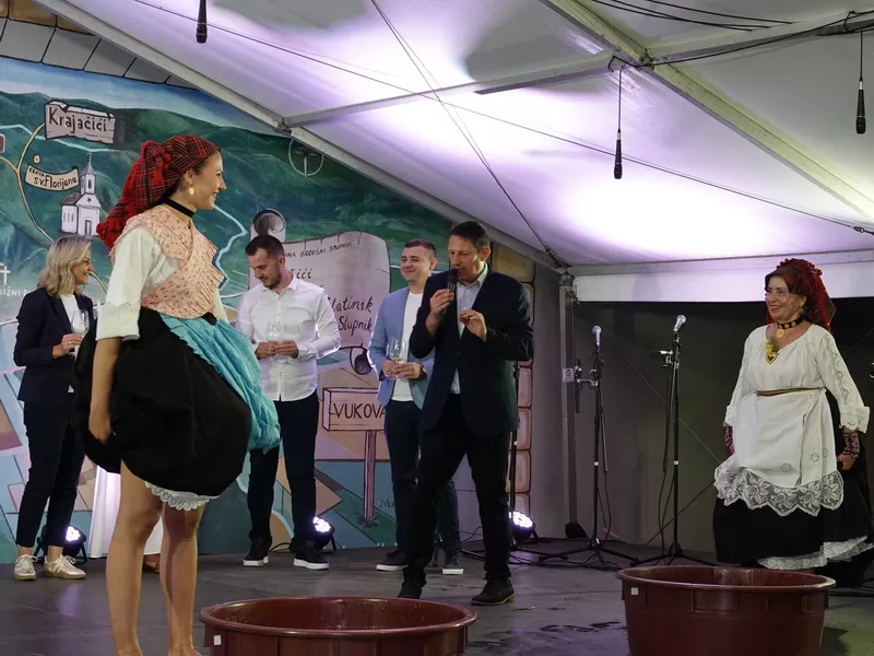 Snaše spretnim nogama gazile grožđe: Manifestacija koja gotovo četiri desetljeća uspješno spaja kulturu, tradiciju, enologiju i gastronomiju