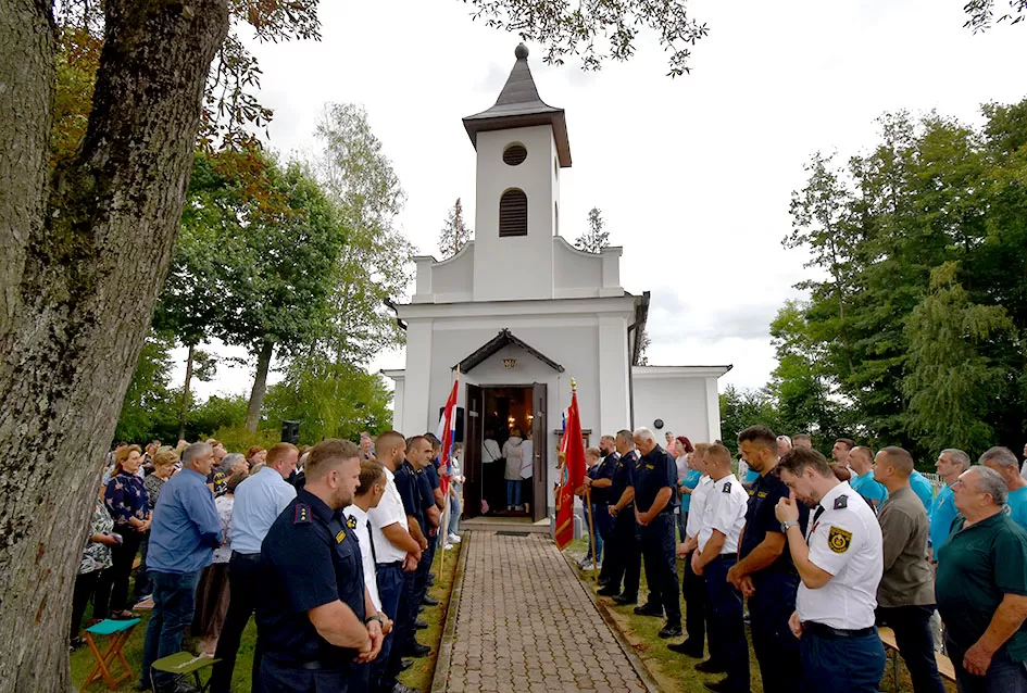 Požega.eu | (FOTO) Velika svečanost u Alilovcima: Proslavljena 100. obljetnica kapelice Blažene Djevice Marije