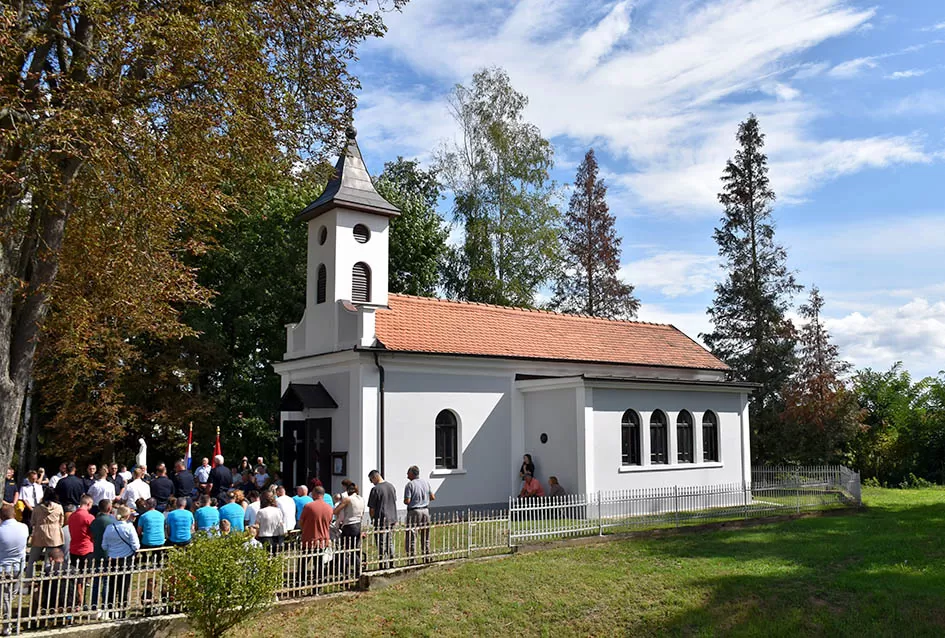 (FOTO) Velika svečanost u Alilovcima: Proslavljena 100. obljetnica kapelice Blažene Djevice Marije