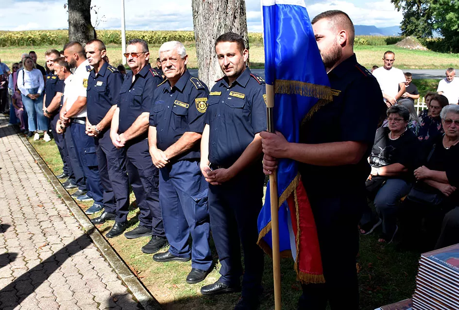 (FOTO) Velika svečanost u Alilovcima: Proslavljena 100. obljetnica kapelice Blažene Djevice Marije