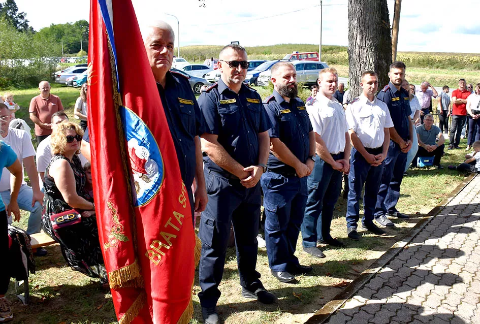 (FOTO) Velika svečanost u Alilovcima: Proslavljena 100. obljetnica kapelice Blažene Djevice Marije