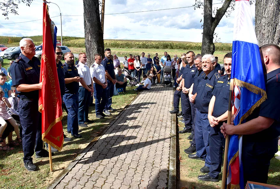(FOTO) Velika svečanost u Alilovcima: Proslavljena 100. obljetnica kapelice Blažene Djevice Marije