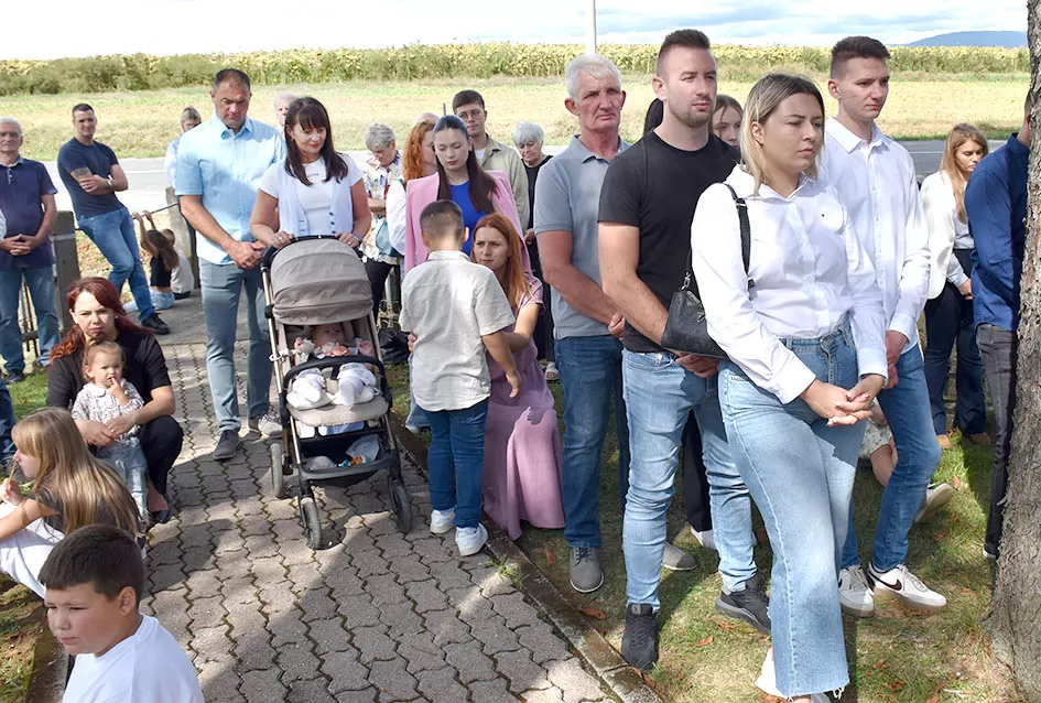 (FOTO) Velika svečanost u Alilovcima: Proslavljena 100. obljetnica kapelice Blažene Djevice Marije