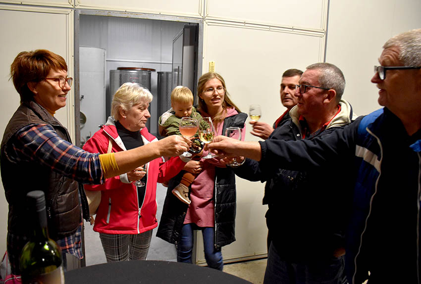 U prigodi Martinja uz domaće i brojni ljubitelji vina iz inozemstva u podrumima kutjevačkih vinara [FOTO]