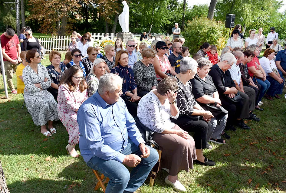 (FOTO) Velika svečanost u Alilovcima: Proslavljena 100. obljetnica kapelice Blažene Djevice Marije