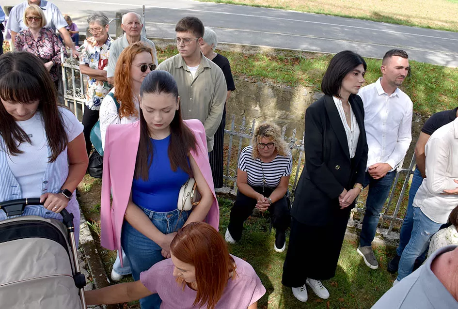 (FOTO) Velika svečanost u Alilovcima: Proslavljena 100. obljetnica kapelice Blažene Djevice Marije