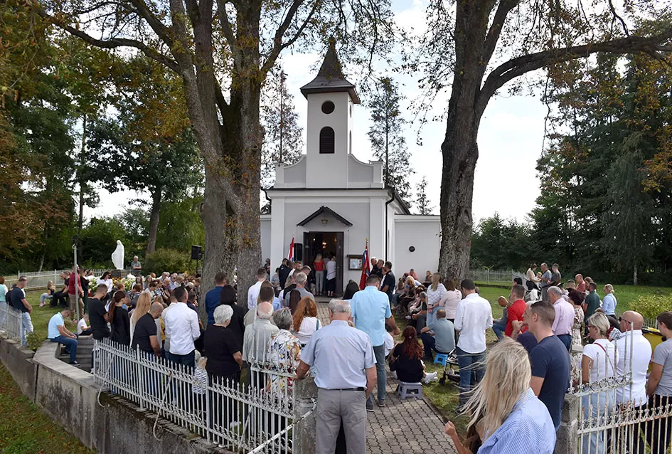 (FOTO) Velika svečanost u Alilovcima: Proslavljena 100. obljetnica kapelice Blažene Djevice Marije