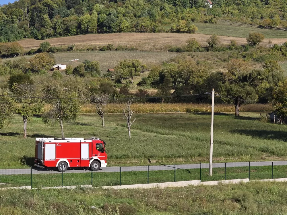Veliki požar u Buku: Gori pogon za proizvodnju stolarije - vatrogasci se bore s vatrenom stihijom