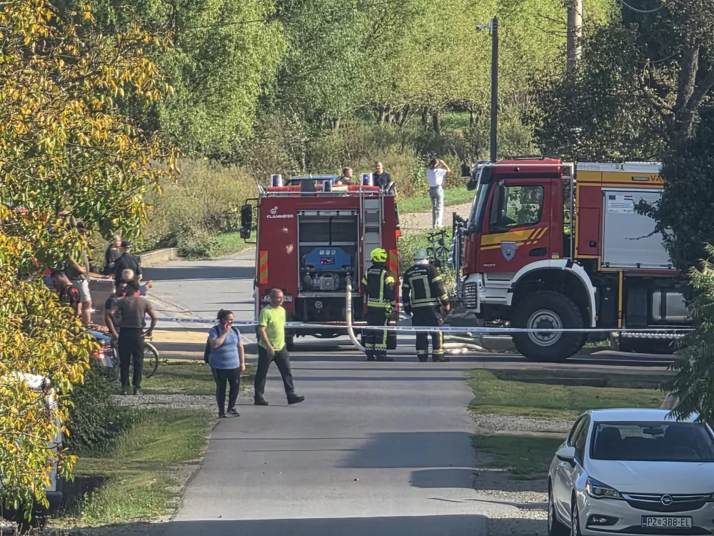 Veliki požar u Buku: Gori pogon za proizvodnju stolarije - vatrogasci se bore s vatrenom stihijom