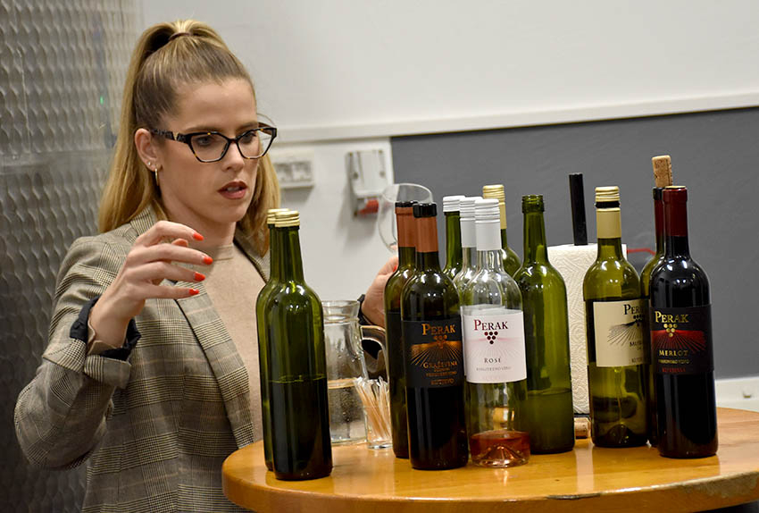 U prigodi Martinja uz domaće i brojni ljubitelji vina iz inozemstva u podrumima kutjevačkih vinara [FOTO]