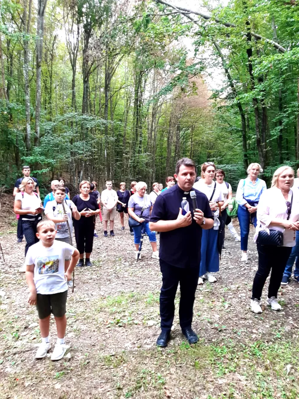 KRIŽNI PUT POŽEŠKA KOPRIVNICA-KLIKUN: Tradicionalno hodočašče predvodio pleternički župnik Dragan Hrgić 