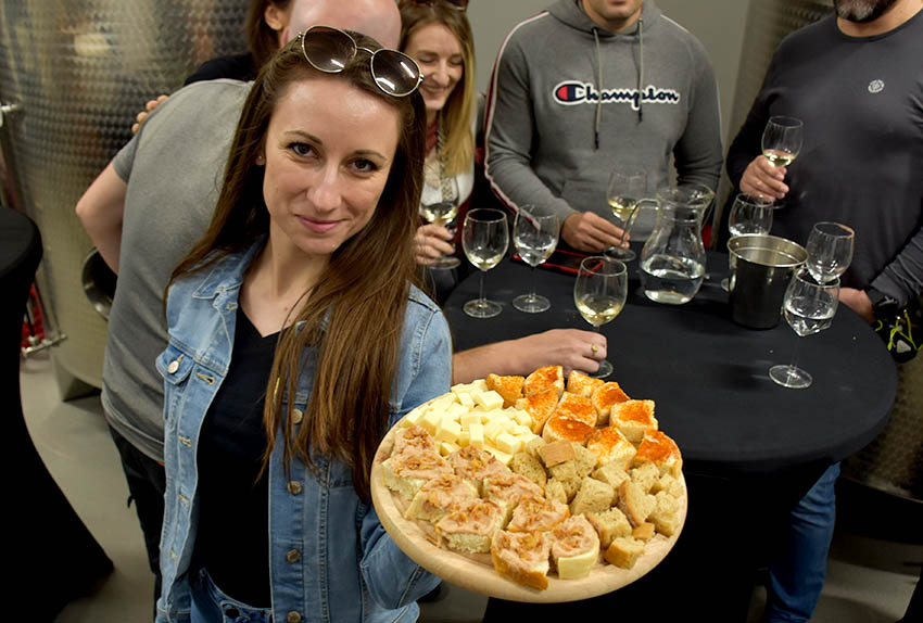 U prigodi Martinja uz domaće i brojni ljubitelji vina iz inozemstva u podrumima kutjevačkih vinara [FOTO]