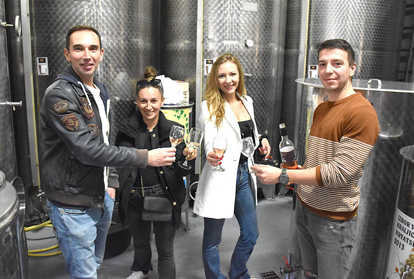 U prigodi Martinja uz domaće i brojni ljubitelji vina iz inozemstva u podrumima kutjevačkih vinara [FOTO]