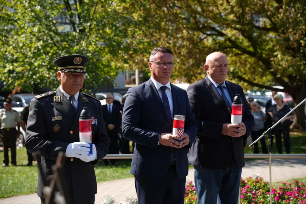 Zaslužnima dodijeljene zahvalnice i priznanja uz Dan hrvatskih branitelja Brodsko-posavske županije