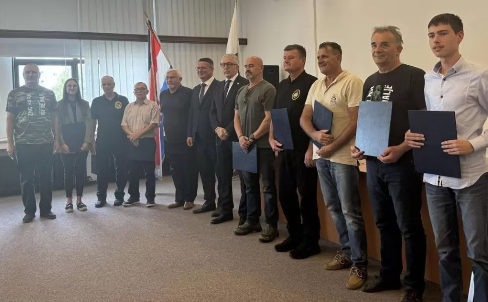 Zaslužnima dodijeljene zahvalnice i priznanja uz Dan hrvatskih branitelja Brodsko-posavske županije