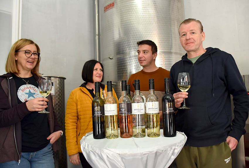 U prigodi Martinja uz domaće i brojni ljubitelji vina iz inozemstva u podrumima kutjevačkih vinara [FOTO]