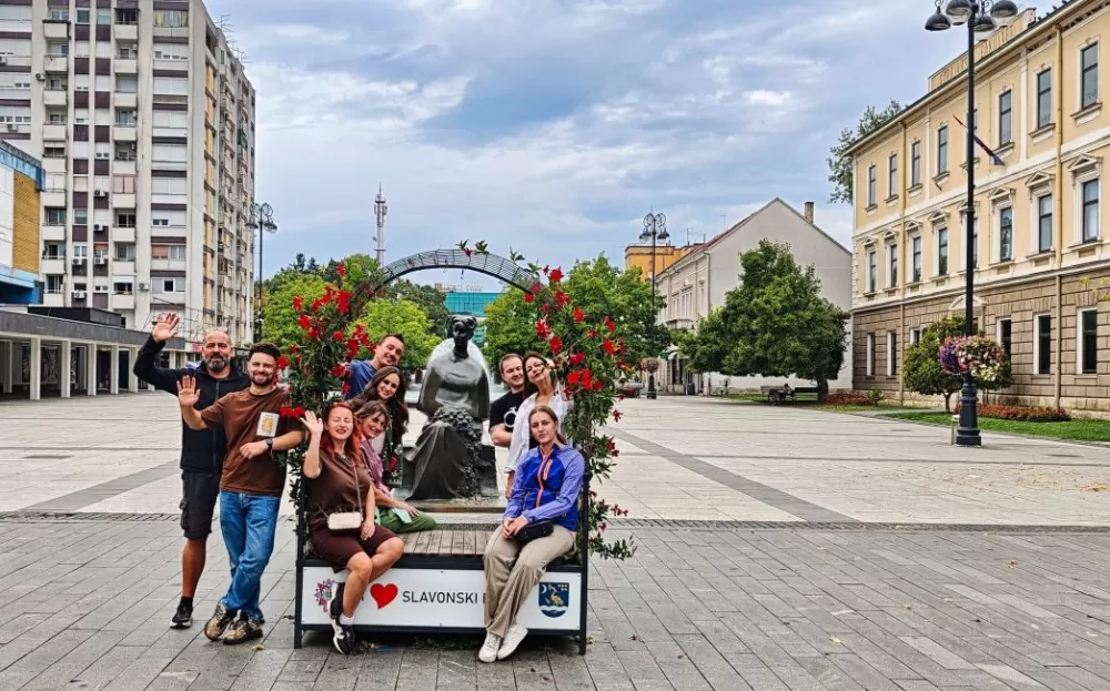 SB Online | Prati ih više od pola milijuna ljudi: što raditi u Brodsko-posavskoj županiji prema preporuci influencera?