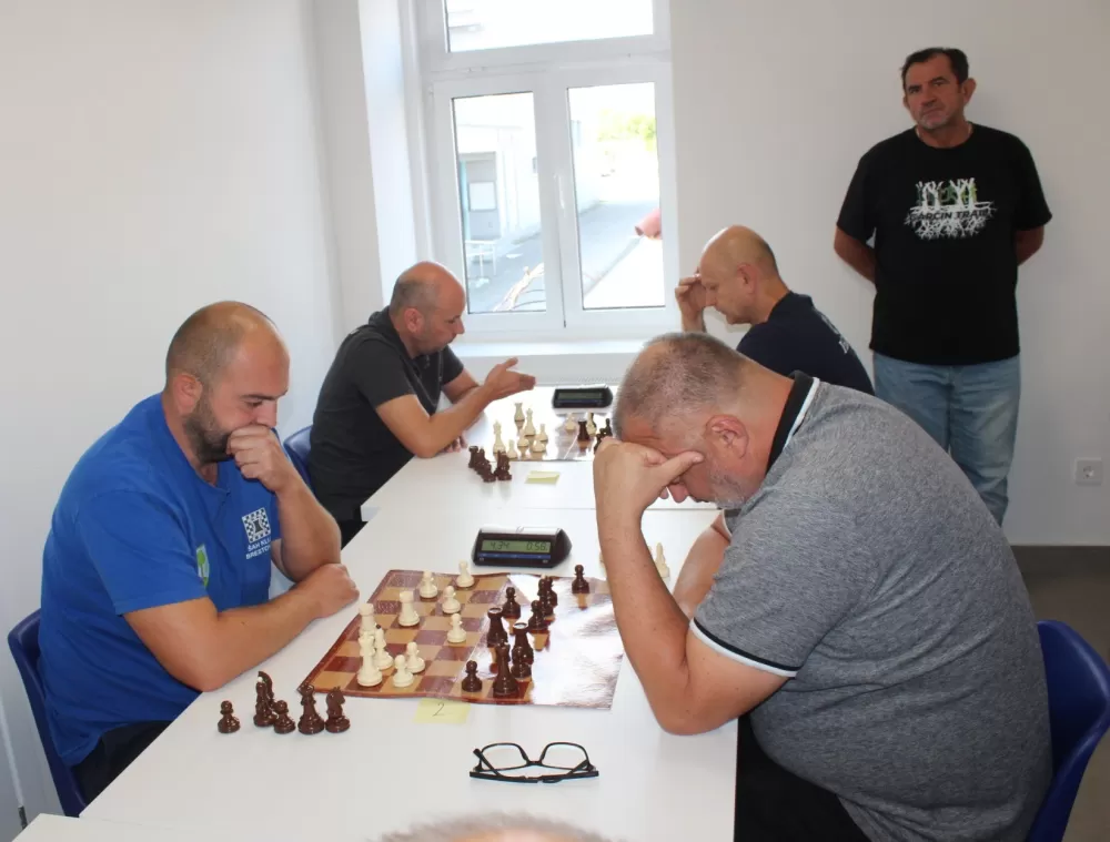 ŠAHOVSKI TURNIR U BRESTOVCU: Pobjednik drugokategornik Pero Antolović iz Ivankova