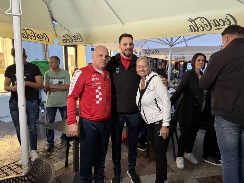 Slavonski Brod s ponosom dočekao svjetskog brončanog boksača Gabrijela Veočića