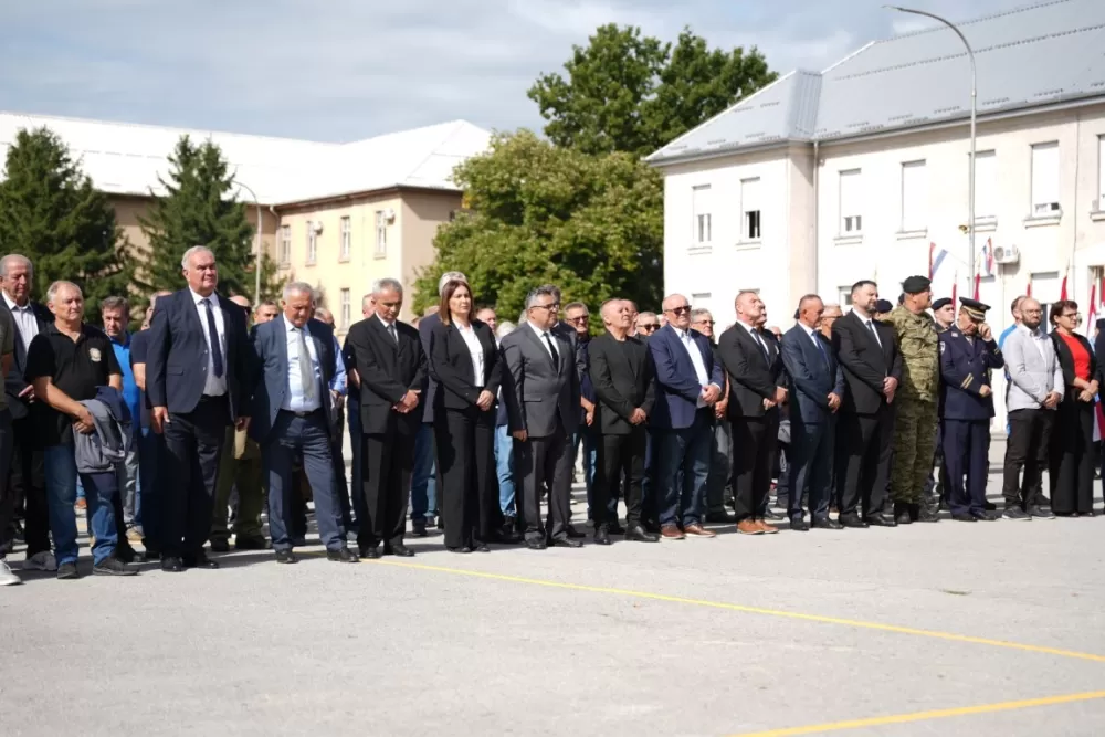 (FOTOGALERIJA) Prigodan program uz mimohod ulicama grada povodom Dana branitelja Požeško-slavonske županije