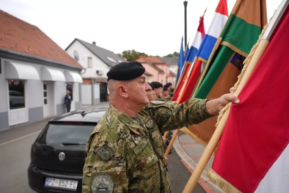 (FOTOGALERIJA) Prigodan program uz mimohod ulicama grada povodom Dana branitelja Požeško-slavonske županije