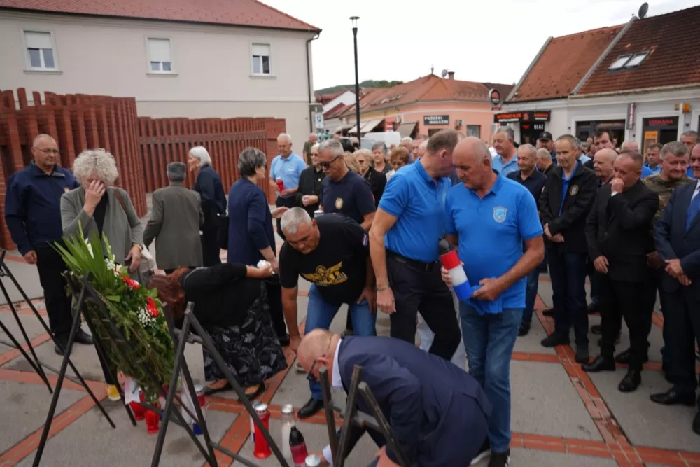 (FOTOGALERIJA) Prigodan program uz mimohod ulicama grada povodom Dana branitelja Požeško-slavonske županije