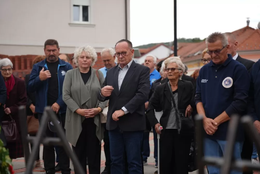 (FOTOGALERIJA) Prigodan program uz mimohod ulicama grada povodom Dana branitelja Požeško-slavonske županije