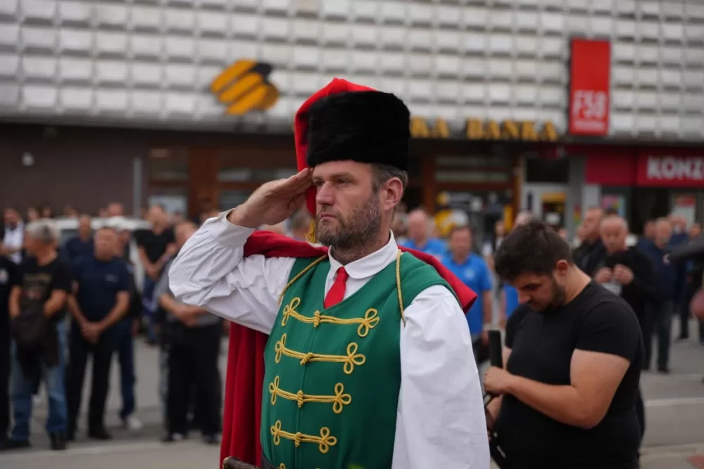 (FOTOGALERIJA) Prigodan program uz mimohod ulicama grada povodom Dana branitelja Požeško-slavonske županije