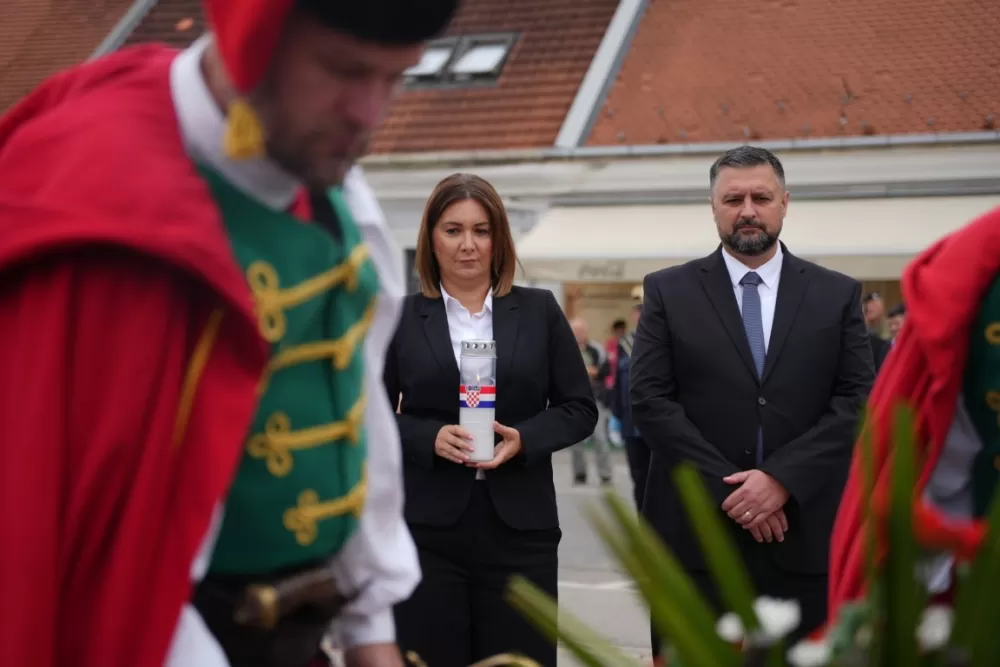 (FOTOGALERIJA) Prigodan program uz mimohod ulicama grada povodom Dana branitelja Požeško-slavonske županije