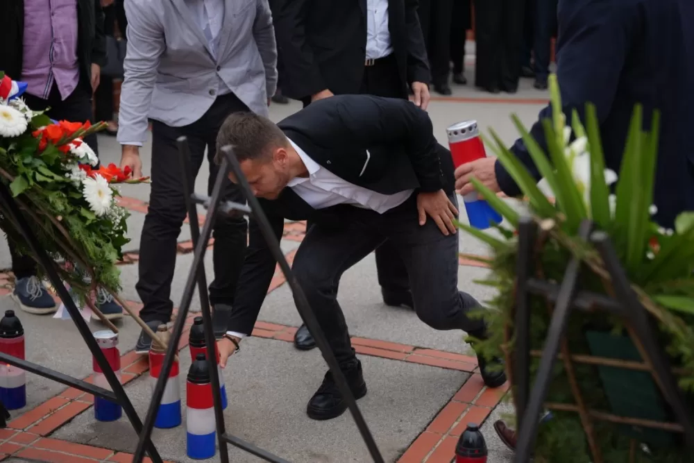 (FOTOGALERIJA) Prigodan program uz mimohod ulicama grada povodom Dana branitelja Požeško-slavonske županije