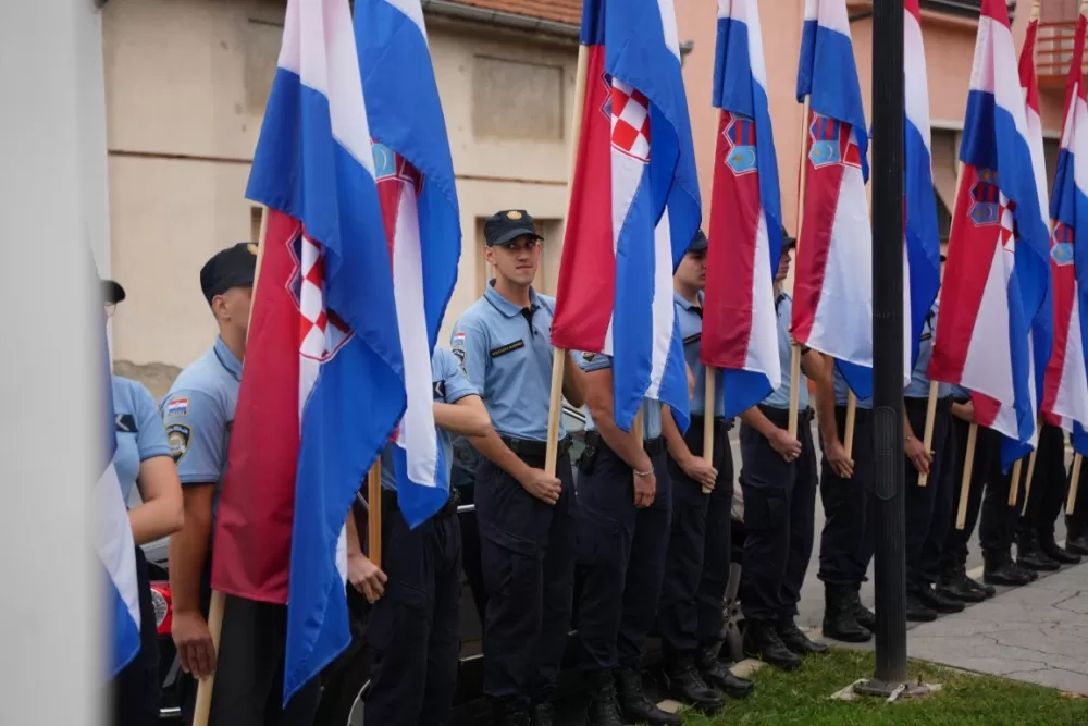 (FOTOGALERIJA) Prigodan program uz mimohod ulicama grada povodom Dana branitelja Požeško-slavonske županije