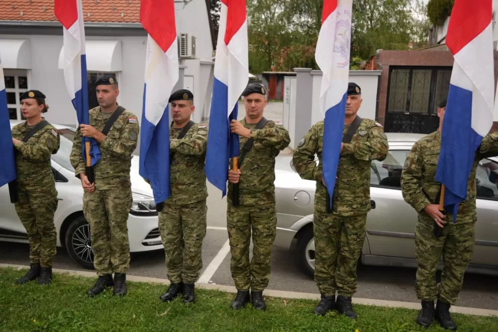 (FOTOGALERIJA) Prigodan program uz mimohod ulicama grada povodom Dana branitelja Požeško-slavonske županije
