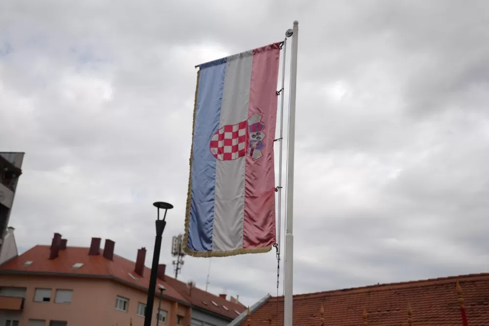 (FOTOGALERIJA) Prigodan program uz mimohod ulicama grada povodom Dana branitelja Požeško-slavonske županije