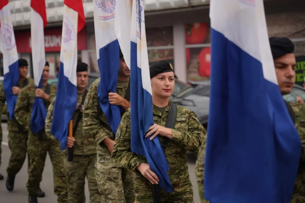 (FOTOGALERIJA) Prigodan program uz mimohod ulicama grada povodom Dana branitelja Požeško-slavonske županije