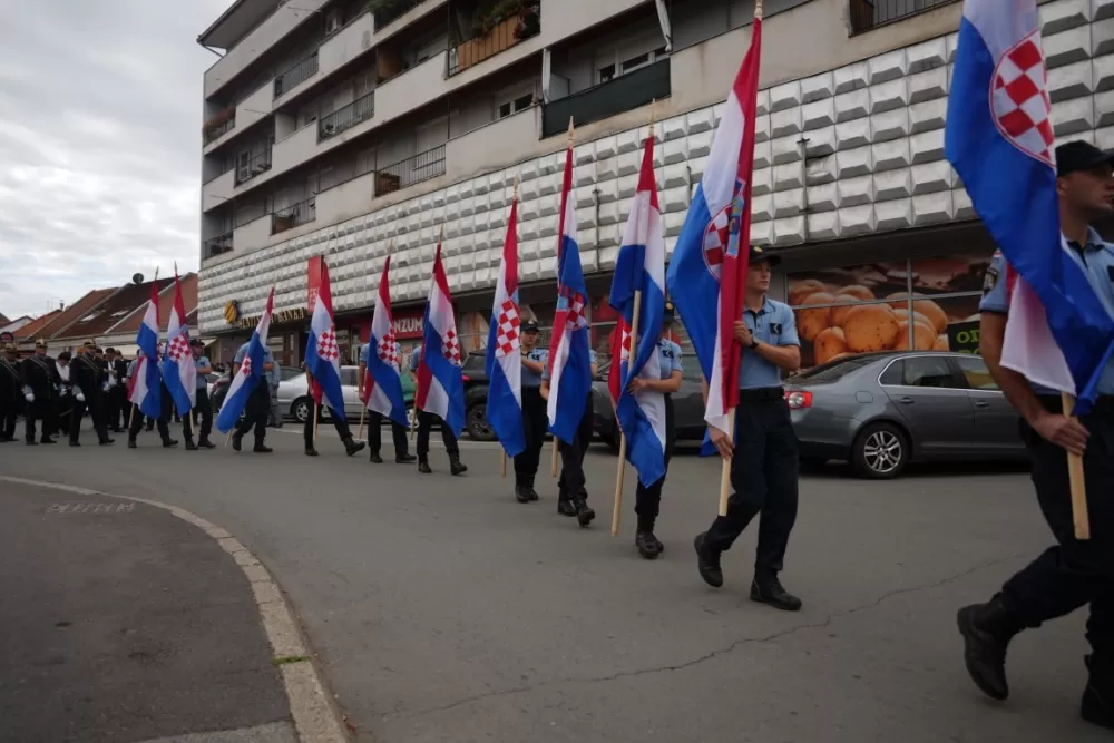 (FOTOGALERIJA) Prigodan program uz mimohod ulicama grada povodom Dana branitelja Požeško-slavonske županije