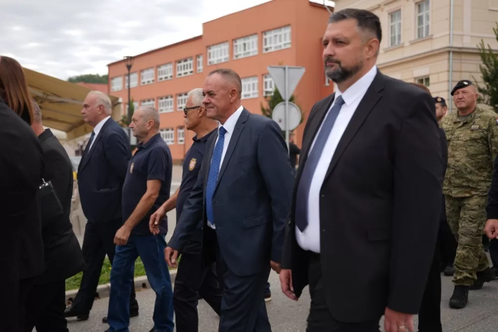 (FOTOGALERIJA) Prigodan program uz mimohod ulicama grada povodom Dana branitelja Požeško-slavonske županije