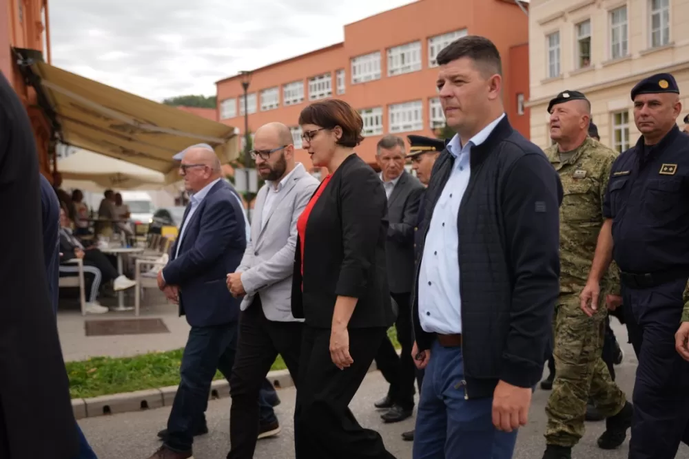 (FOTOGALERIJA) Prigodan program uz mimohod ulicama grada povodom Dana branitelja Požeško-slavonske županije
