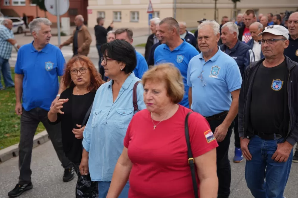 (FOTOGALERIJA) Prigodan program uz mimohod ulicama grada povodom Dana branitelja Požeško-slavonske županije