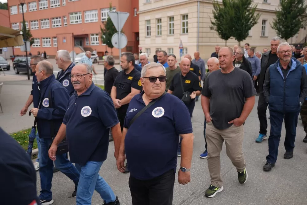 (FOTOGALERIJA) Prigodan program uz mimohod ulicama grada povodom Dana branitelja Požeško-slavonske županije