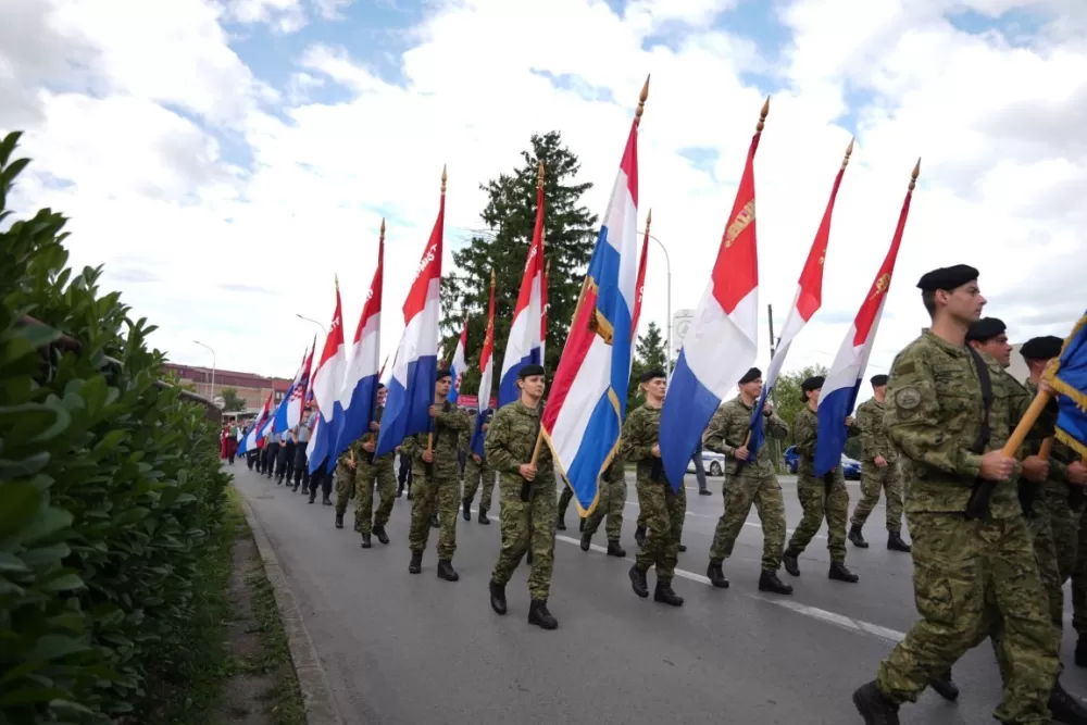 (FOTOGALERIJA) Prigodan program uz mimohod ulicama grada povodom Dana branitelja Požeško-slavonske županije