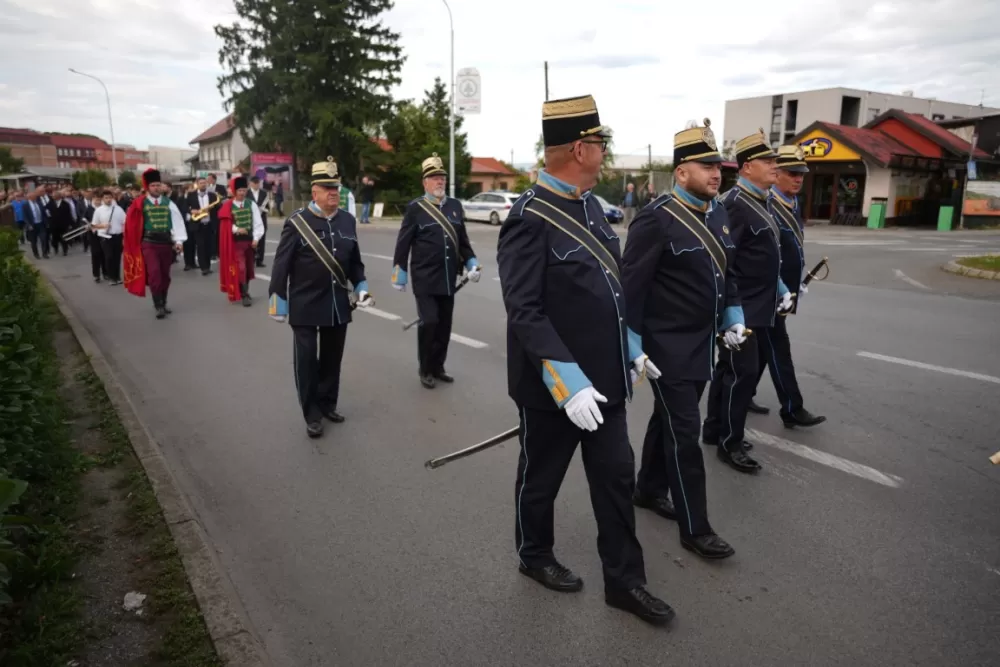 (FOTOGALERIJA) Prigodan program uz mimohod ulicama grada povodom Dana branitelja Požeško-slavonske županije